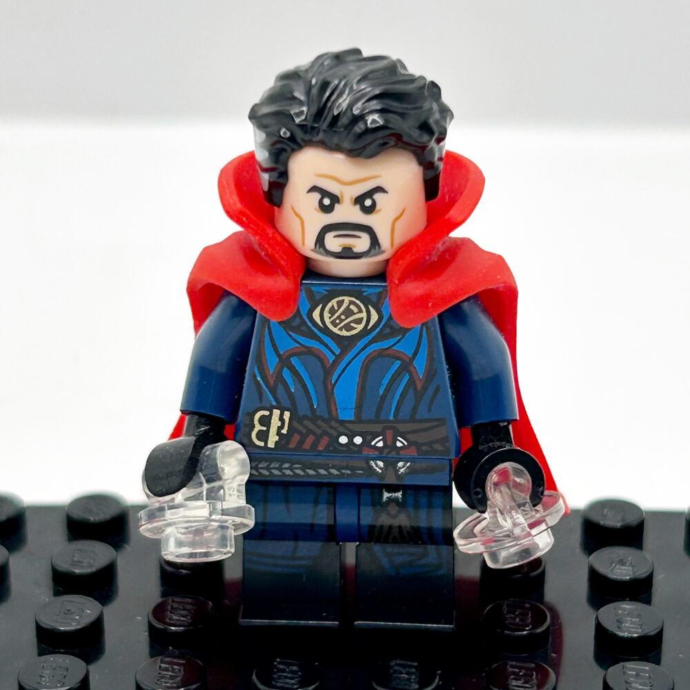 Lego Doctor Strange Brooch & Rubber Cape Marvel Superheroes Minifigure EUC
